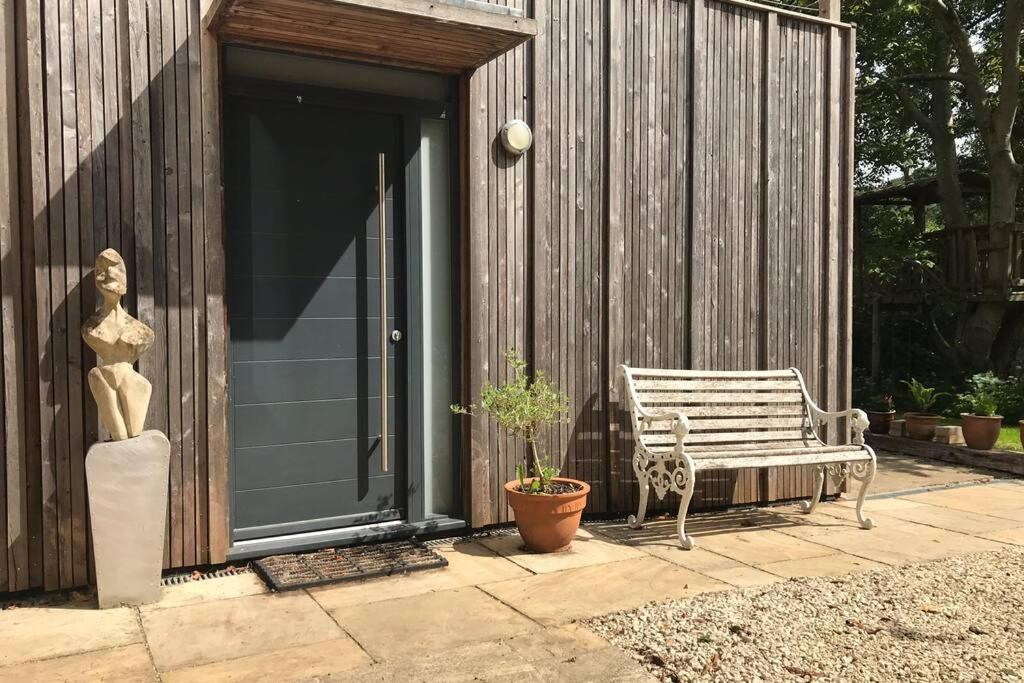 Garden Hideaway, Self-Contained, Edge Of Bathアパートメント エクステリア 写真