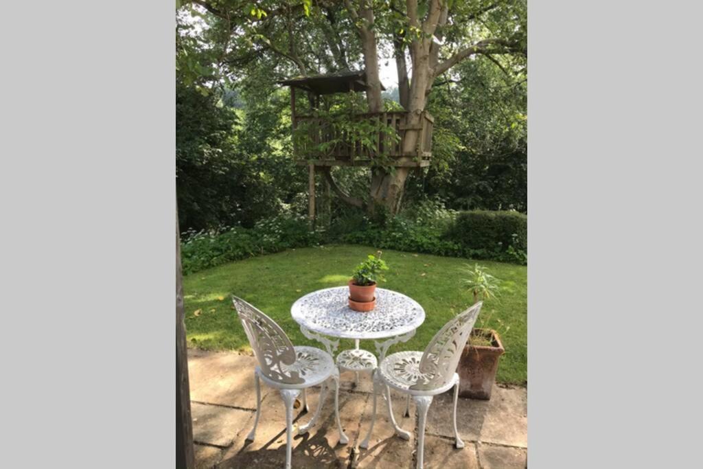 Garden Hideaway, Self-Contained, Edge Of Bathアパートメント エクステリア 写真