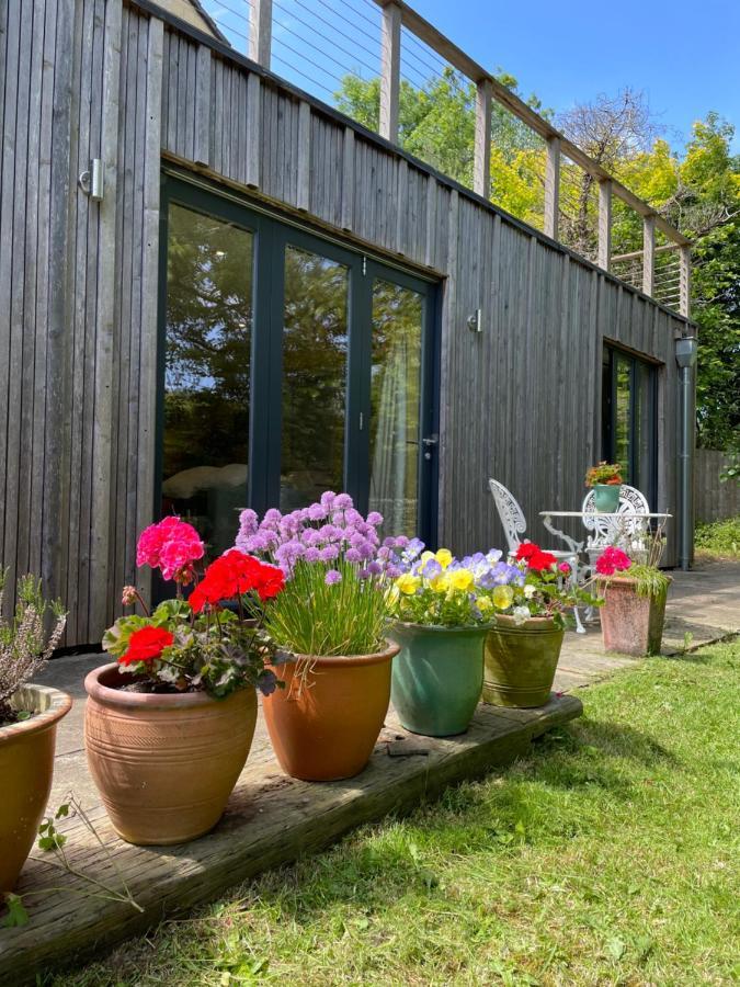 Garden Hideaway, Self-Contained, Edge Of Bathアパートメント エクステリア 写真