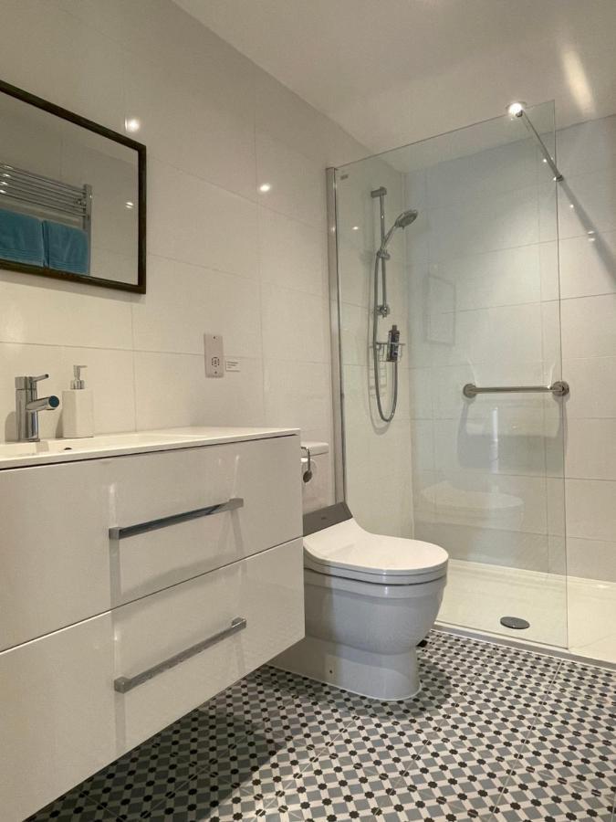 Garden Hideaway, Self-Contained, Edge Of Bathアパートメント エクステリア 写真