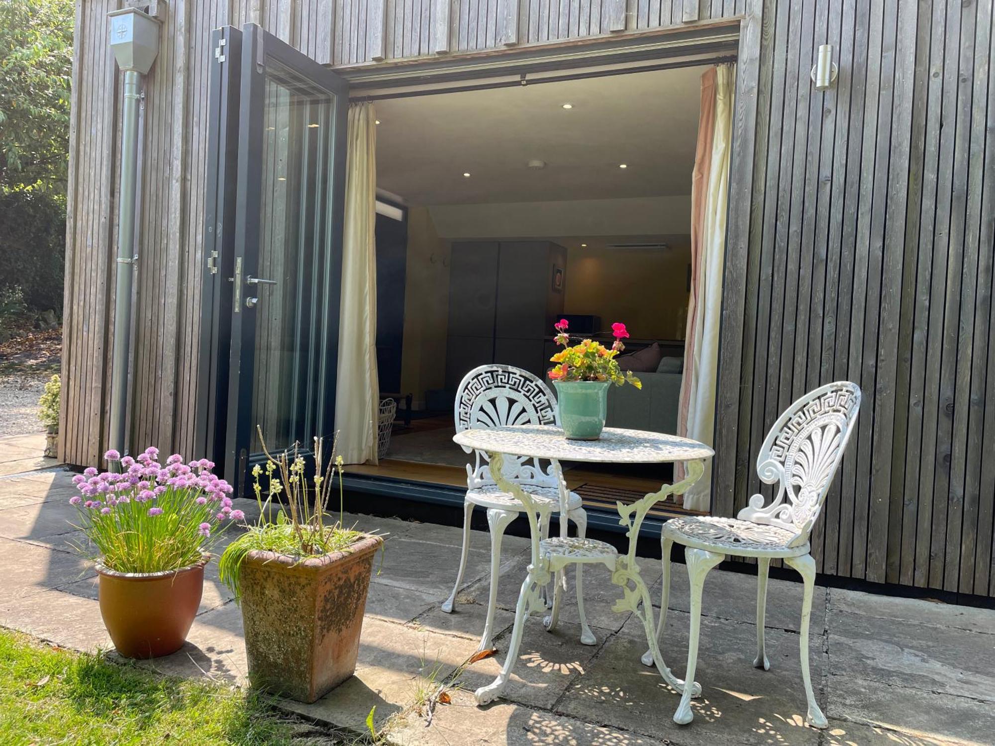 Garden Hideaway, Self-Contained, Edge Of Bathアパートメント エクステリア 写真